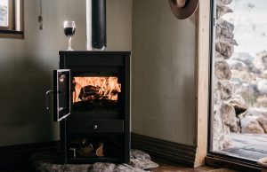 Piec kominkowy – funkcjonalne i stylowe rozwiązanie do Twojego domu
